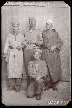 Groupe de goumiers marocains (Le Val-d'Ajol)
